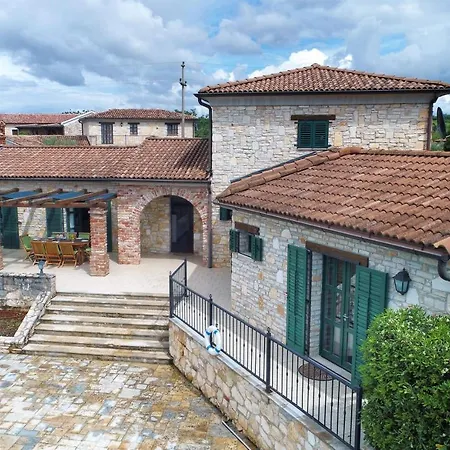 Luxuriöse Cirsium Mit Eigenen Pool Villa *